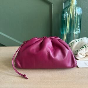 116 EUC BOTTEGA VENETA THE POUCH BUTTER CALFKSIN